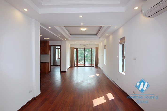 Three bedrooms house/apartment with lake view in Tay Ho, Ha Noi